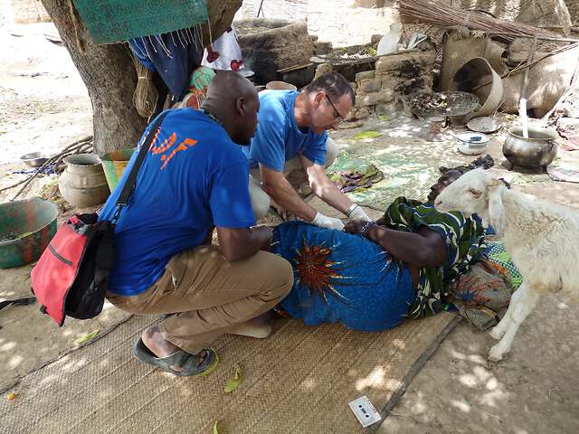Médecins du Fleuve - Soins au Mali