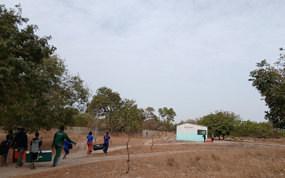 L'équipe se dirige vers le Poste de santé