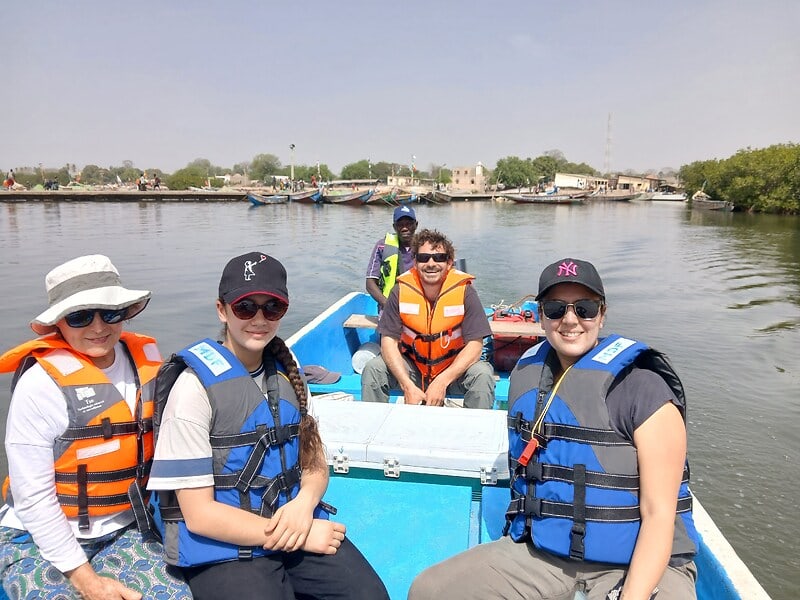 L'équipe en pirogue dans le Delta du Saloum